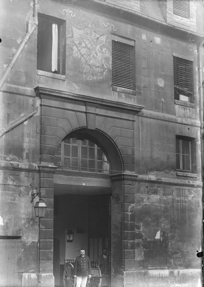 Exterior view, cour d’honneur, entranceway, sundial, guard